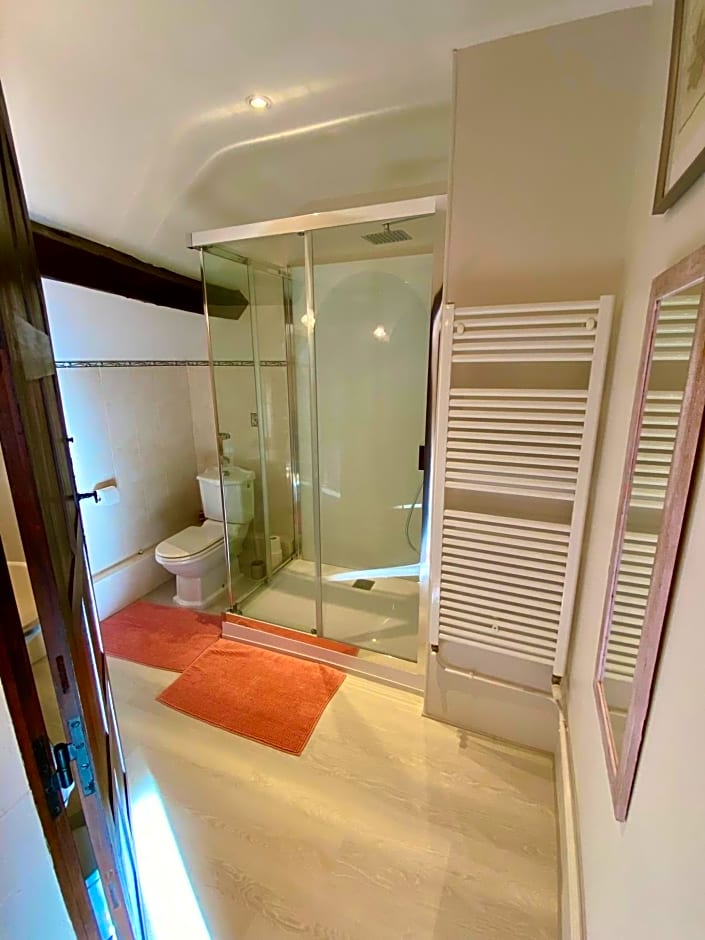 Sans Souci Bed and Breakfast Luxe Heated Pool and Restaurant