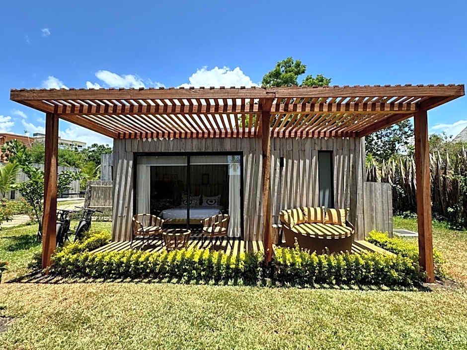 LalaGalu - Beachfront EcoCabins
