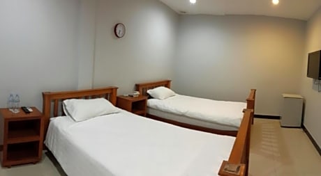 Twin Room with Air-Conditioning