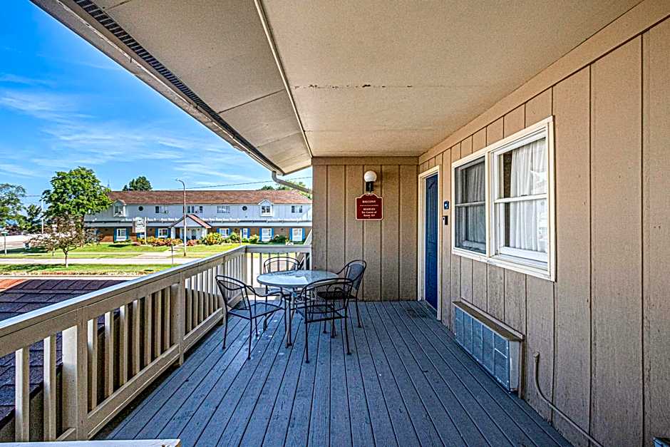 Ludington Pier House