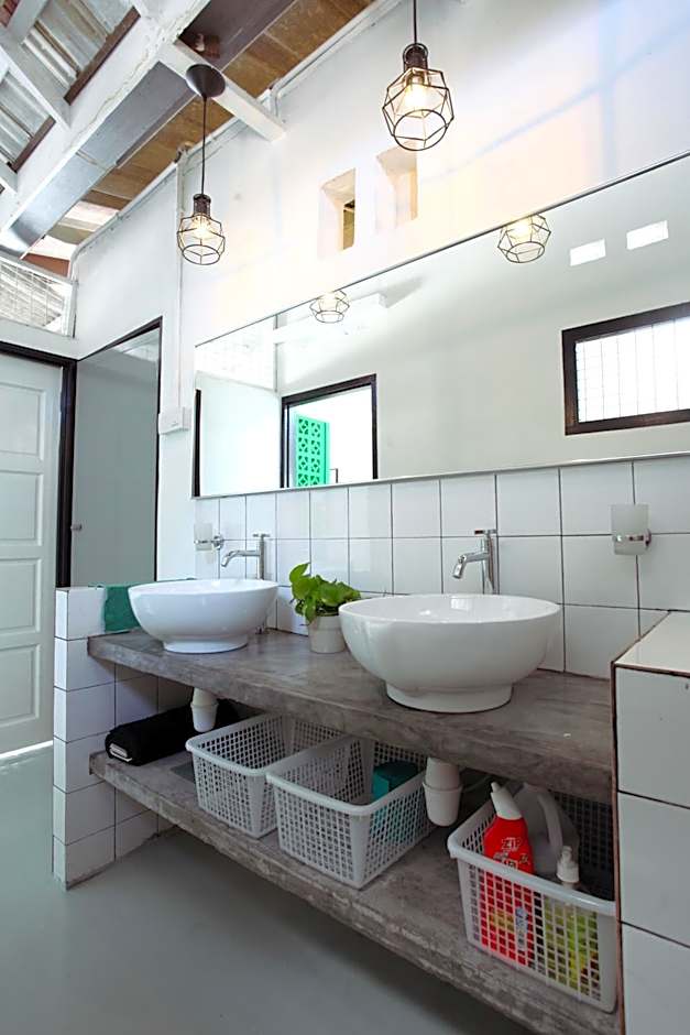 Stay SongSong Mount Erskine