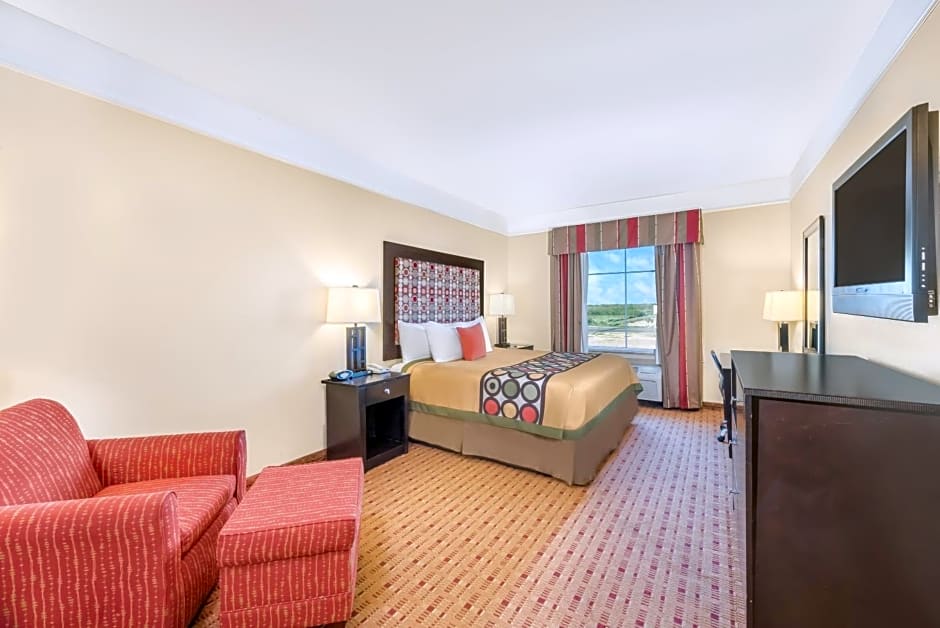 Super 8 by Wyndham Hidalgo/McAllen Area