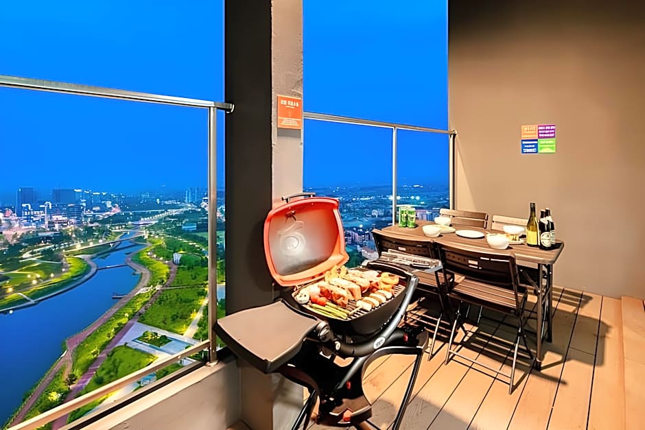 Paju Khills the terrace