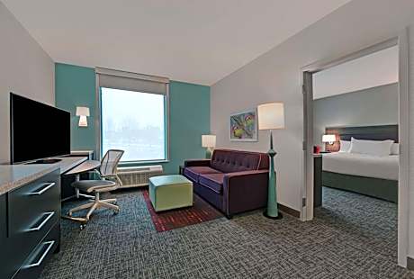 King Suite - Mobility Access/Non-Smoking