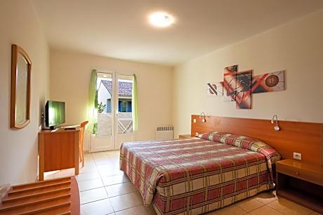 One-Bedroom Apartment with Balcony