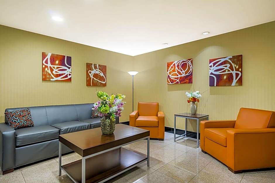 Holiday Inn Express Hotel & Suites-North East By IHG