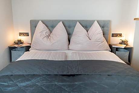 Apartment with Mountain View