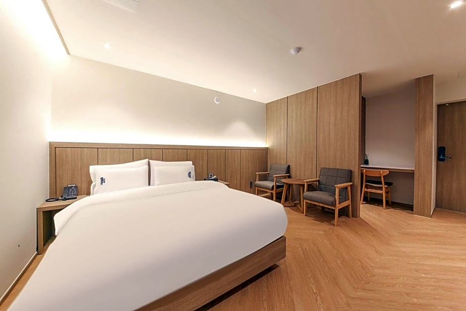 Hound Hotel Jeonju Deokjin
