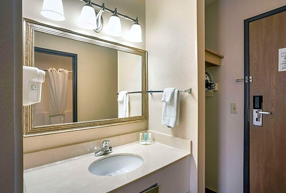 Quality Inn Cedar Rapids South