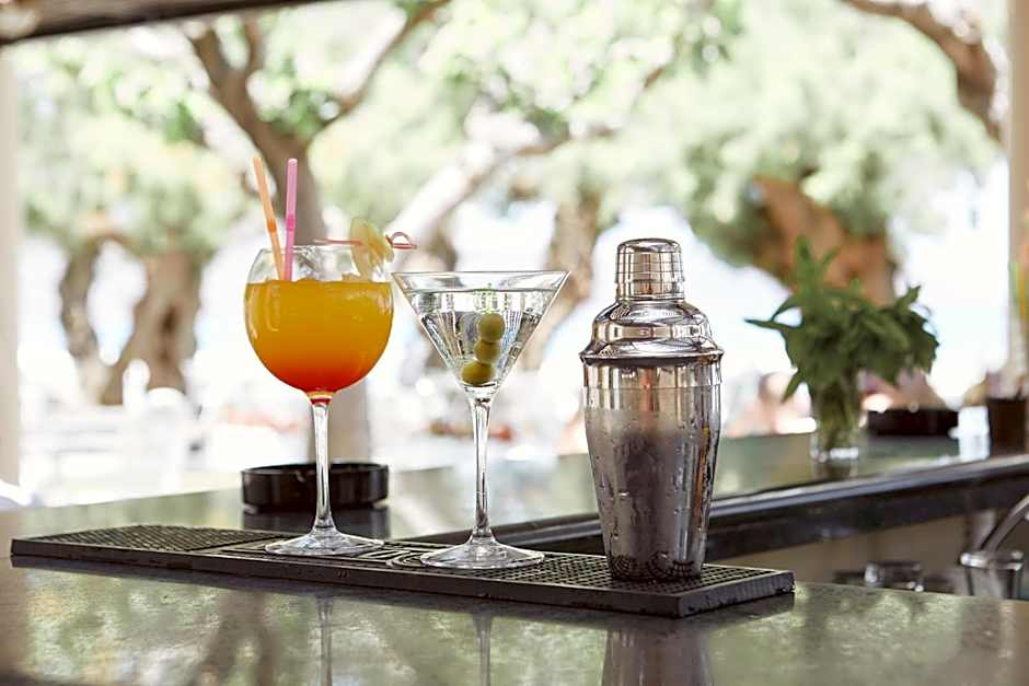 Giannoulis – Santa Marina Beach Hotel