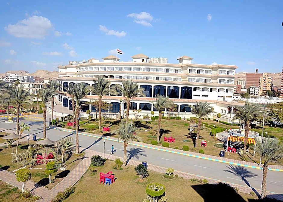 Elminya Compound