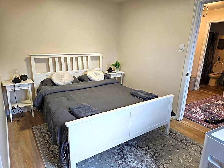 JstLikeHome - Old Ottawa Suite & Guesthouse