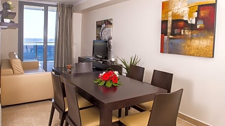 2 BEDROOM APARTMENT, WITH SEA VIEWS