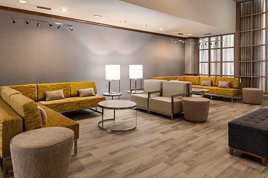 Clarion Hotel Milwaukee Airport – Milwaukee, WI