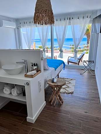 Double Room with Balcony and Sea View