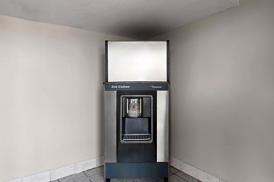 Super 8 by Wyndham Bulls Gap Greeneville Area