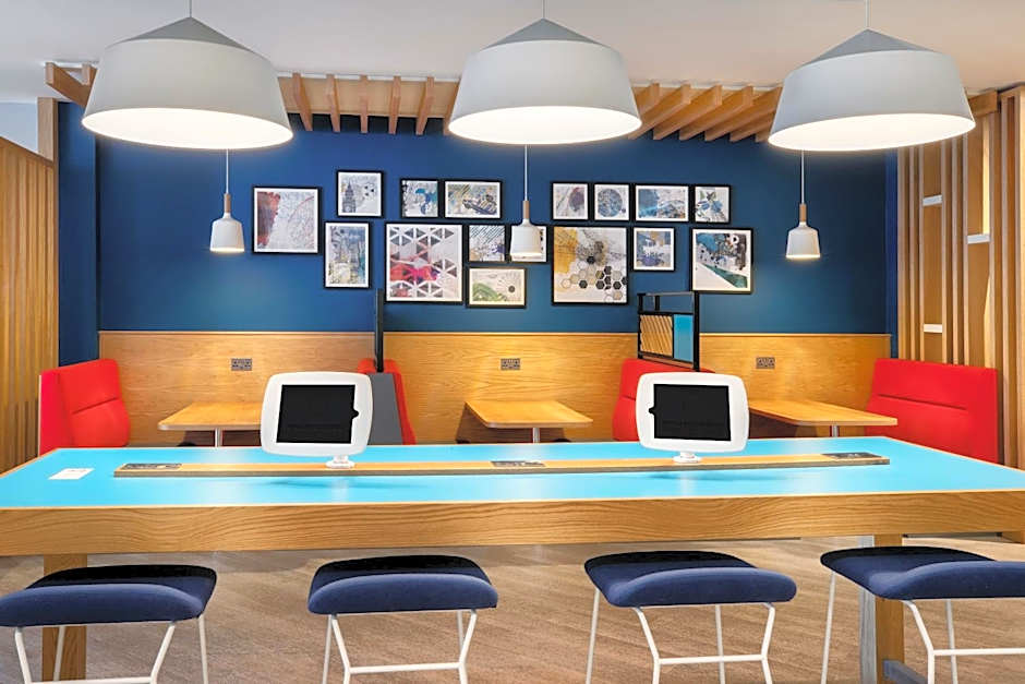 Holiday Inn Express Belfast City Queens Quarter By IHG