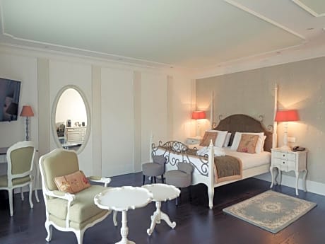 Superior Double Room with Terrace and River View