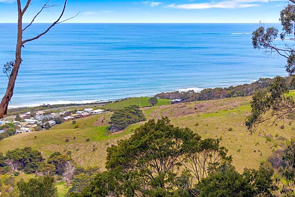 Chris's Beacon Point Restaurant & Villas