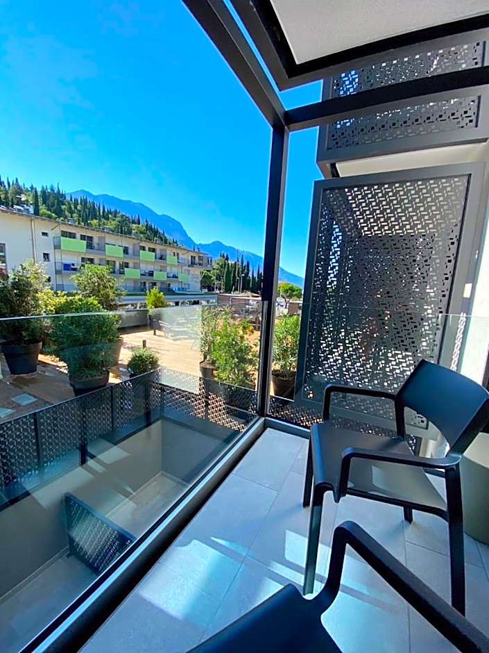 Lake Front Hotel Mirage