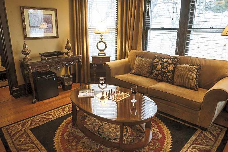Biltmore Village Inn B&B