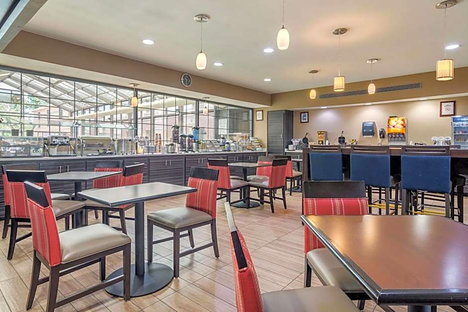 Comfort Inn & Suites Perry National Fairgrounds Area