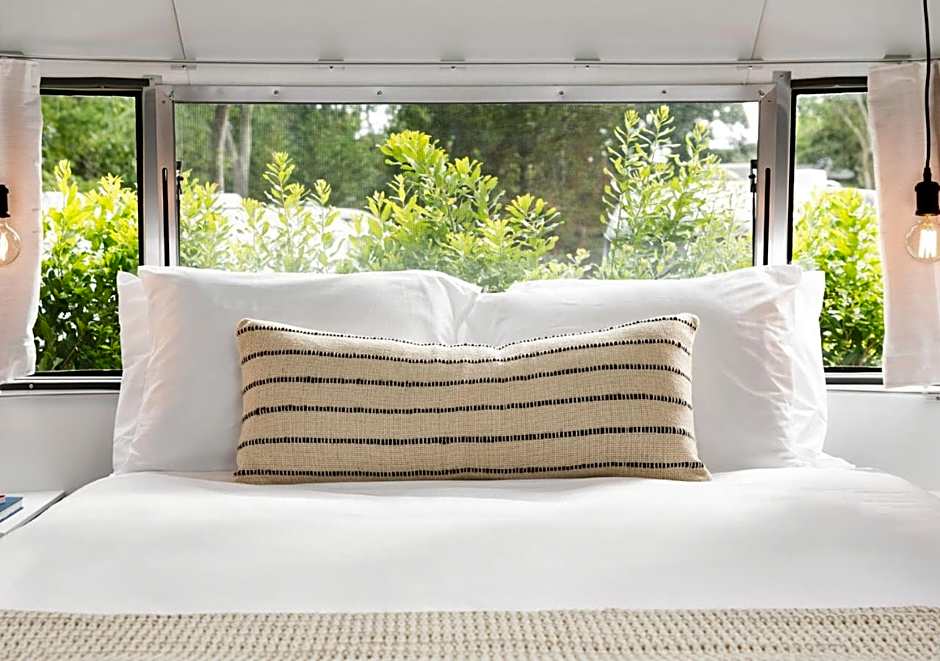 Photo 1 of 11 of Deluxe 1 Queen Bed