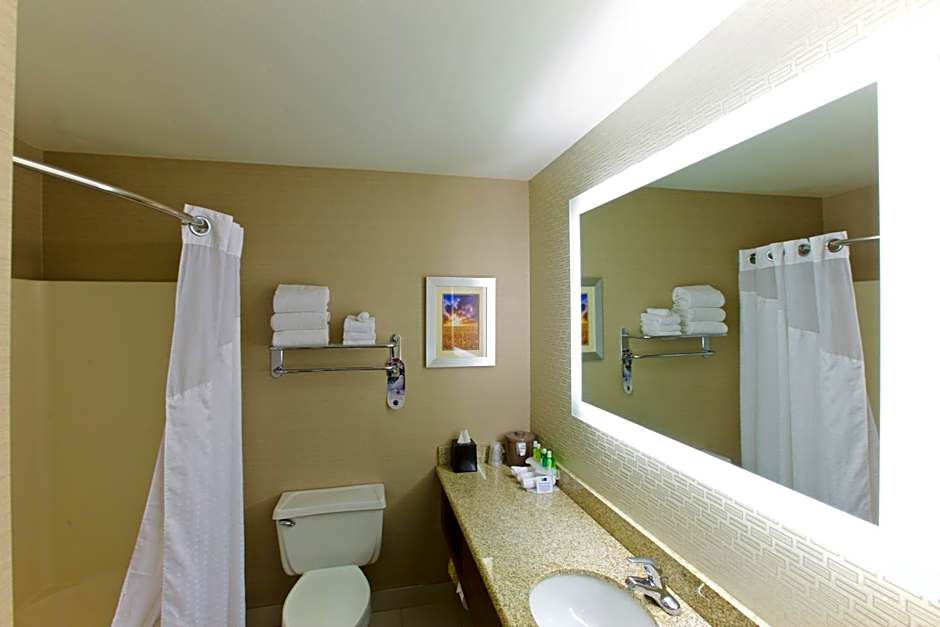Holiday Inn Express Fargo - West Acres By IHG
