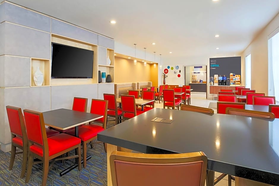 Holiday Inn Express Lancaster By IHG