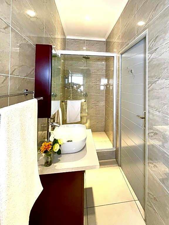 Azinnia Rivonia Guest House