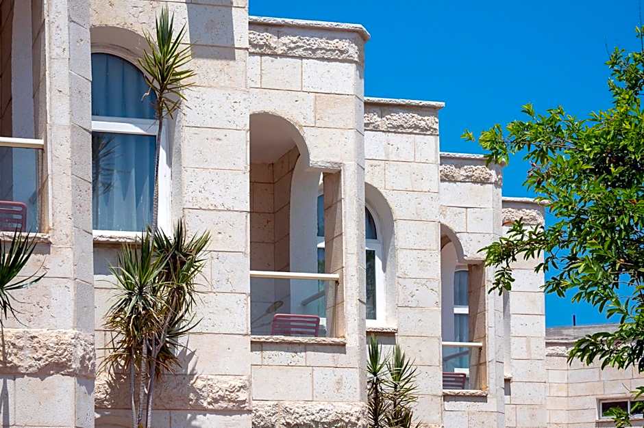 Naveh Tamar - Mehadrin Kosher suitable for Ultra-Orthodox guests