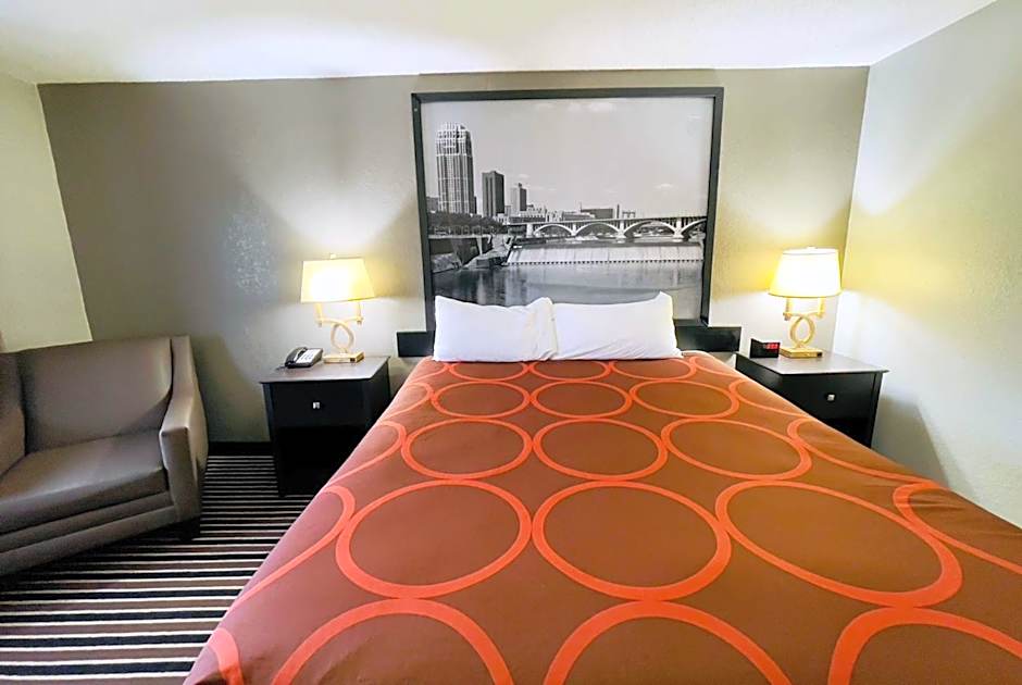 Super 8 by Wyndham Shakopee