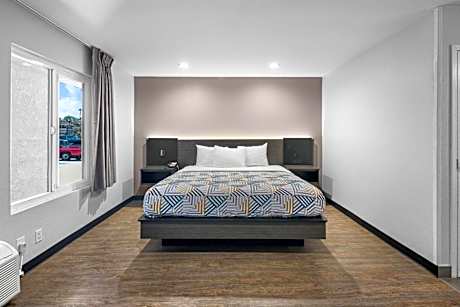 Queen Room - Disability Access - Non-Smoking