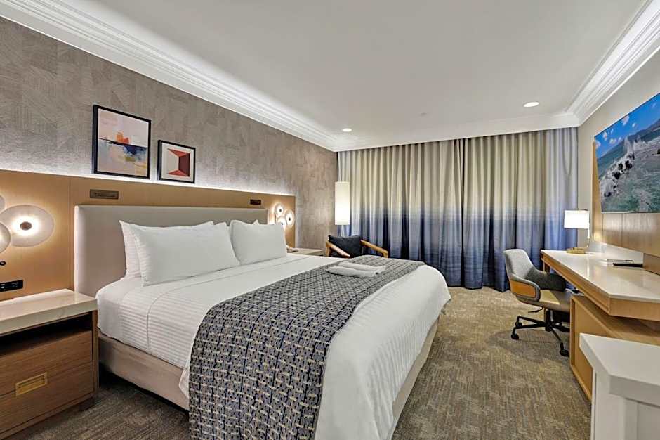 Best Western Plus Sunset Plaza Hotel