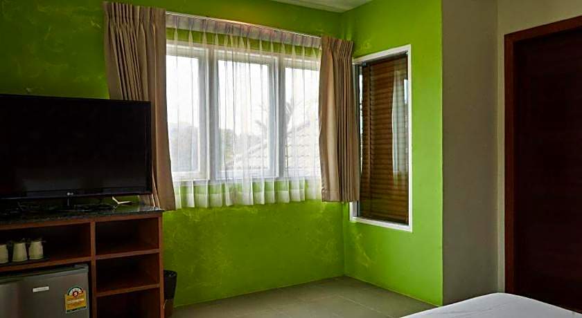 Phuket Ecozy Hotel