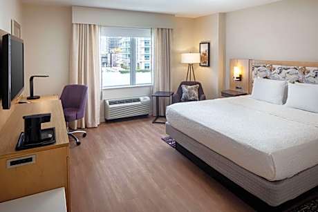 1 King Bed Nonsmoking