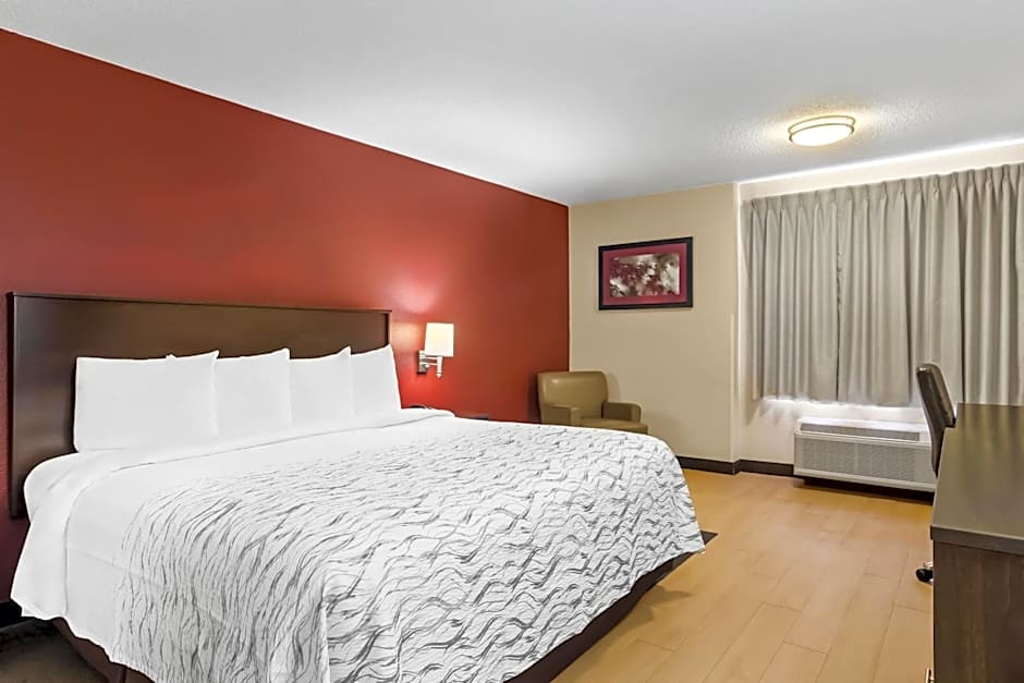 Red Roof PLUS+ Jacksonville - Southpoint