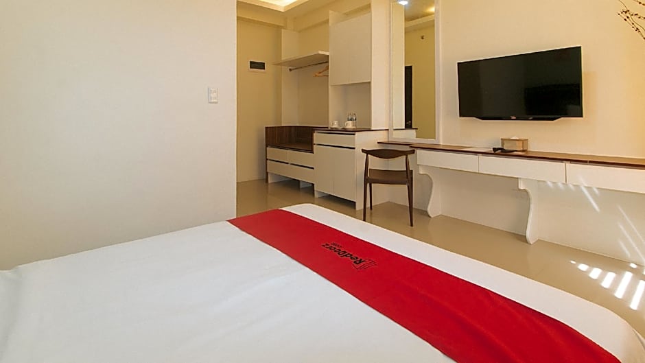 RedDoorz @ Leoncia Apartelle Mandaue City
