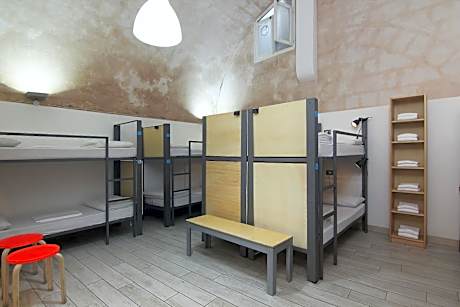 Single Bed in Mixed Dormitory Room