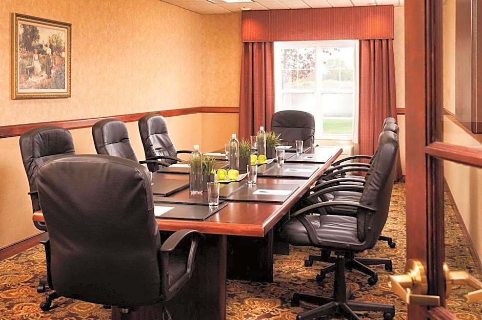 Country Inn & Suites by Radisson, Milwaukee West (Brookfield), WI
