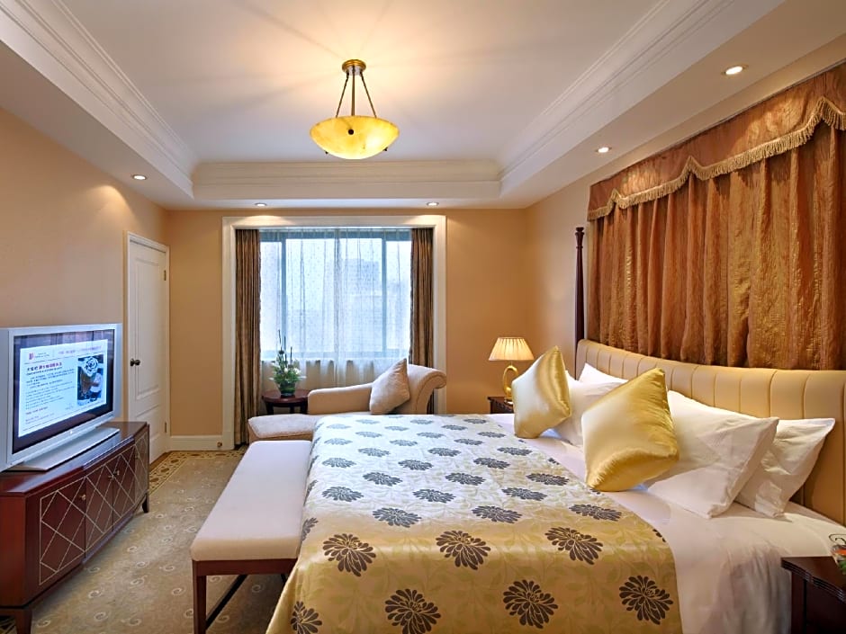 Photo 1 of 5 of Executive 1 Queen Bed Suite