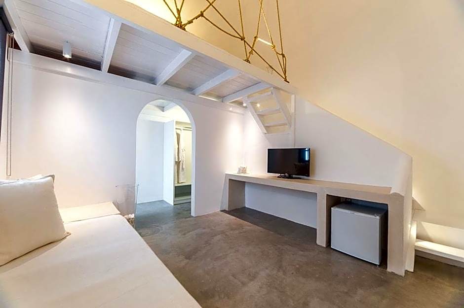 Artemis Suites Hotel