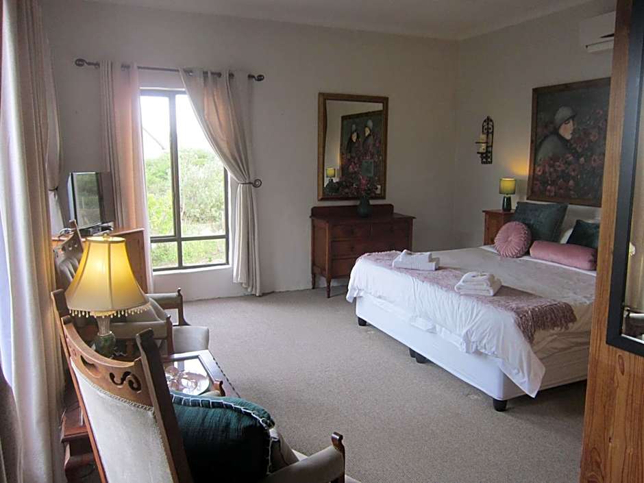 Photo 1 of 10 of 1 King Bed Suite, Balcony