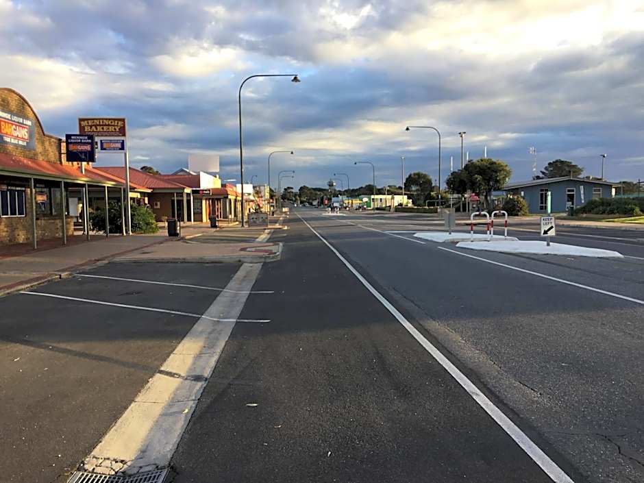 Lake Albert Motel