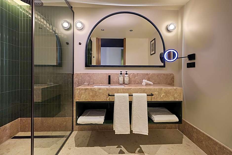 Duo Hotel Lisbon, Curio Collection by Hilton