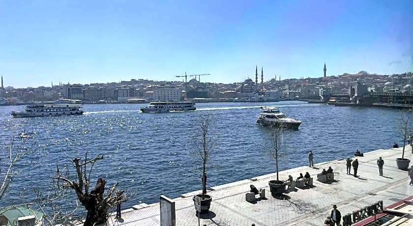 Weingart Seaside Hotel