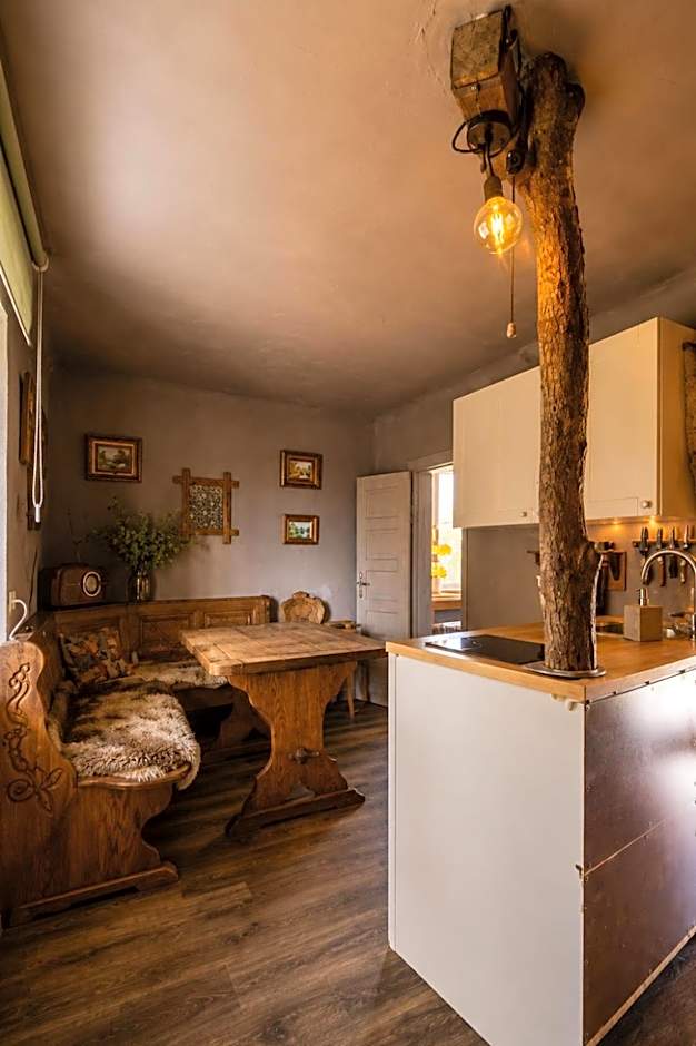 Lake Deer Park Retreat with Hot Tub & Sauna