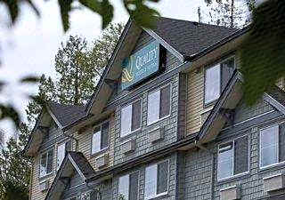 Econo Lodge Inn & Suites