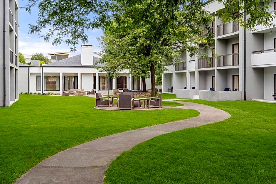 Courtyard By Marriott Detroit Metro Airport Romulus