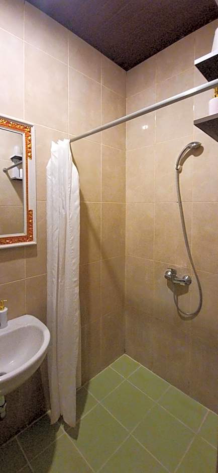 Gustav Bali Homestay and Massage